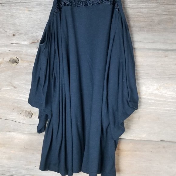 Black Lace Soft Knit Cold Shoulder Torrid Size 0 - Picture 2 of 5